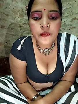 Snapshot of Simrandeshipp chatting on 02/08/26, 03:48 Simrandeshipp online show from 02/08/26, 03:48