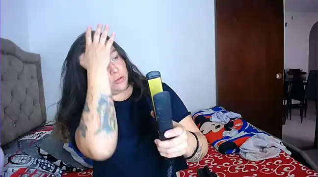 Kristin milk online show from 02/21/25, 01:22