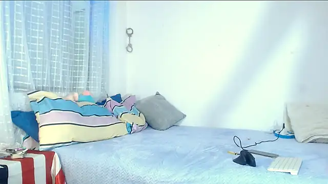 Snapshot of annyevans_1 chatting on 12/04/25, 06:49 annyevans 1 online show from 12/04/25, 06:49