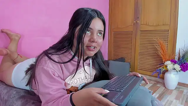 Snapshot of evaa_greey chatting on 02/13/25, 08:03 evaa greey online show from 02/13/25, 08:03