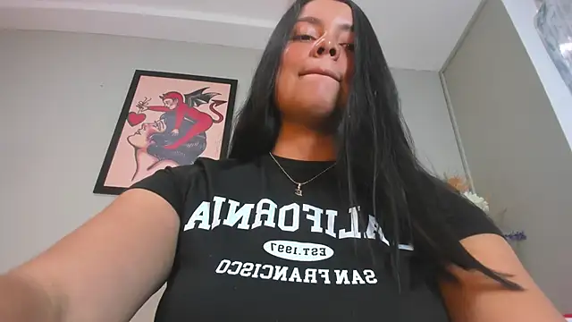 Snapshot of evaa_greey chatting on 10/23/25, 08:07 evaa greey online show from 10/23/25, 08:07