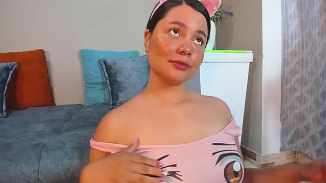 Snapshot of evaa_greey chatting on 10/24/25, 08:05 evaa greey online show from 10/24/25, 08:05