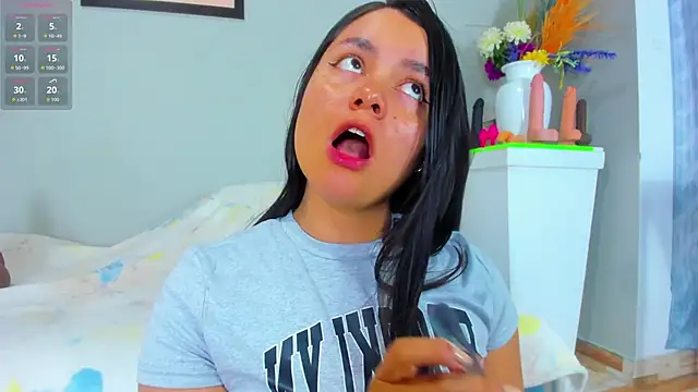 Snapshot of evaa_greey chatting on 11/14/25, 08:07 evaa greey online show from 11/14/25, 08:07