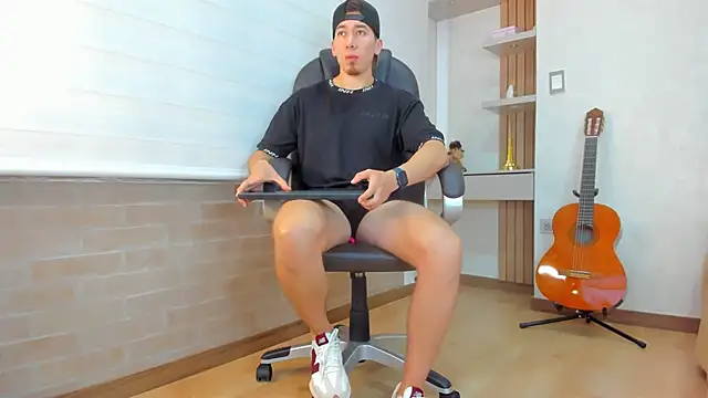 Snapshot of Tombarden chatting on 12/17/25, 07:09 Tombarden online show from 12/17/25, 07:09