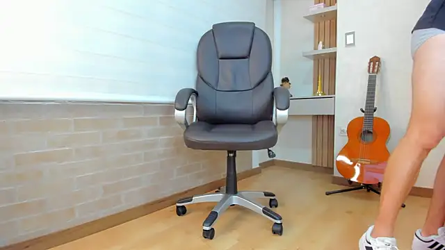 Snapshot of Tombarden chatting on 12/20/25, 07:10 Tombarden online show from 12/20/25, 07:10