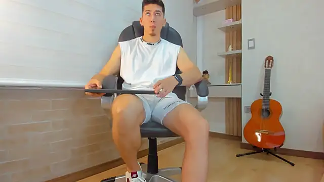 Snapshot of Tombarden chatting on 12/21/25, 07:21 Tombarden online show from 12/21/25, 07:21