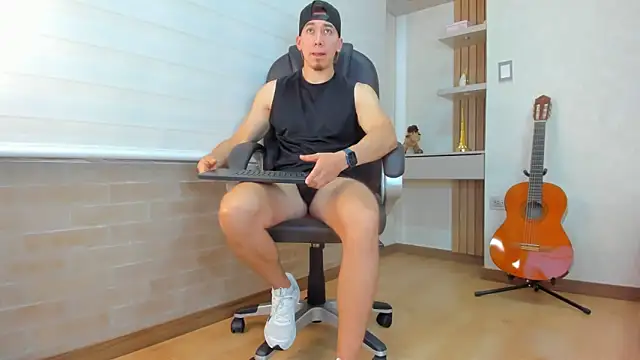 Snapshot of Tombarden chatting on 12/22/25, 07:11 Tombarden online show from 12/22/25, 07:11