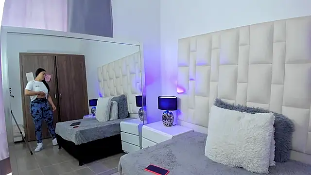 Ariana rouse online show from 09/17/25, 05:36