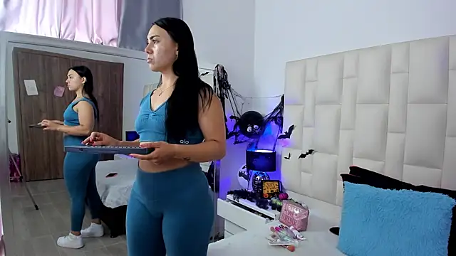 Ariana rouse online show from 10/14/25, 04:41