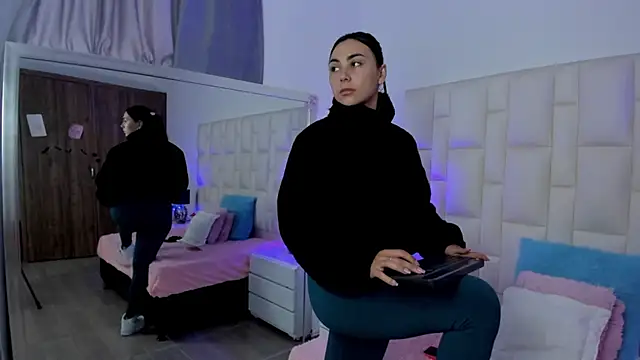 Ariana rouse online show from 11/27/25, 05:59