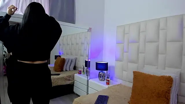 Ariana rouse online show from 03/06/26, 04:14