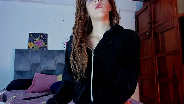 Isangel  online show from 09/30/25, 04:50