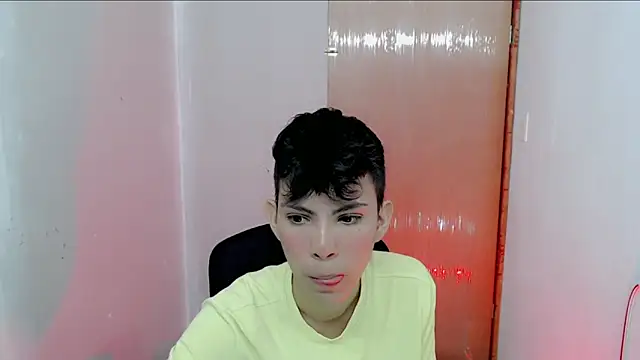 Snapshot of Alexxx_lov chatting on 01/24/25, 01:03 Alexxx lov online show from 01/24/25, 01:03