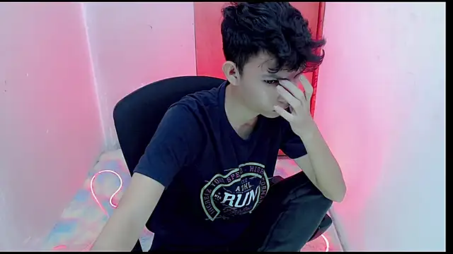 Snapshot of Alexxx_lov chatting on 02/01/25, 12:26 Alexxx lov online show from 02/01/25, 12:26