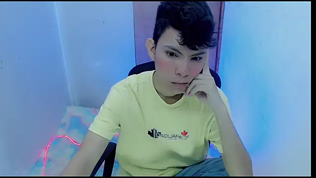 Snapshot of Alexxx_lov chatting on 02/02/25, 12:35 Alexxx lov online show from 02/02/25, 12:35