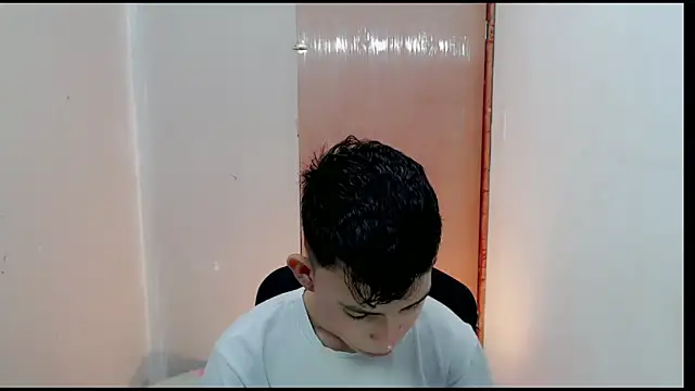 Snapshot of Alexxx_lov chatting on 02/06/25, 12:26 Alexxx lov online show from 02/06/25, 12:26