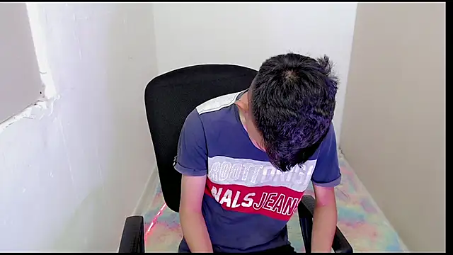 Snapshot of Alexxx_lov chatting on 02/26/25, 12:36 Alexxx lov online show from 02/26/25, 12:36