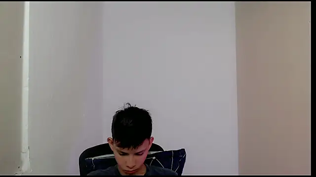 Snapshot of Alexxx_lov chatting on 03/13/25, 12:35 Alexxx lov online show from 03/13/25, 12:35