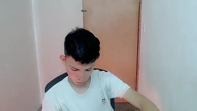 Snapshot of Alexxx_lov chatting on 09/10/25, 01:00 Alexxx lov online show from 09/10/25, 01:00