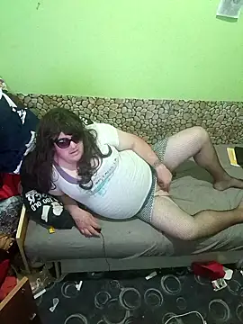 Snapshot of Adrianka chatting on 06/24/26, 02:43 Adrianka online show from 06/24/26, 02:43