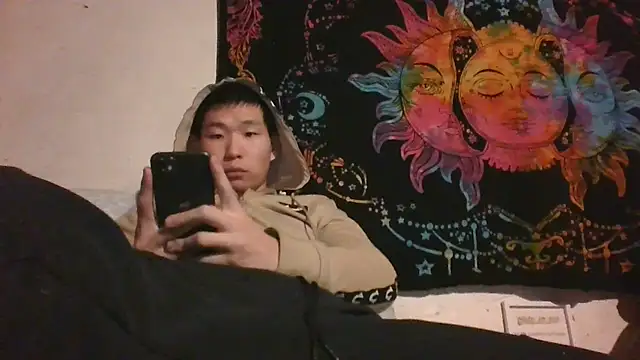 Snapshot of thekinkyasian chatting on 01/24/25, 04:05 thekinkyasian online show from 01/24/25, 04:05