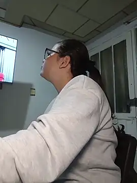 Snapshot of Vale_Saenzz chatting on 10/20/25, 12:11 Vale Saenzz online show from 10/20/25, 12:11