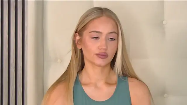 Snapshot of ur_wet_dreams chatting on 03/17/25, 07:35 ur wet dreams online show from 03/17/25, 07:35