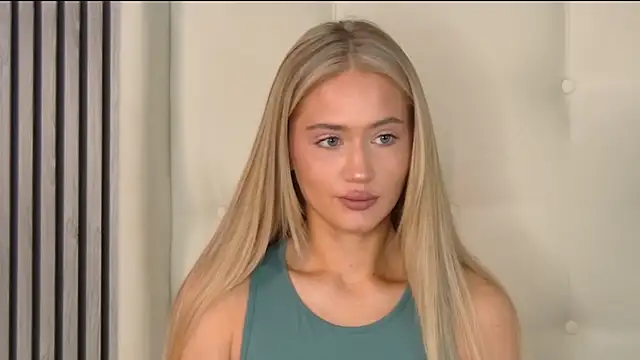 Snapshot of ur_wet_dreams chatting on 03/18/25, 07:08 ur wet dreams online show from 03/18/25, 07:08