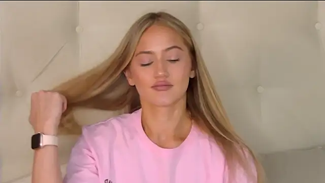 Snapshot of ur_wet_dreams chatting on 03/22/25, 02:36 ur wet dreams online show from 03/22/25, 02:36