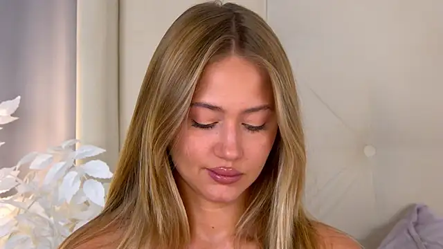 Snapshot of ur_wet_dreams chatting on 09/28/25, 01:27 ur wet dreams online show from 09/28/25, 01:27