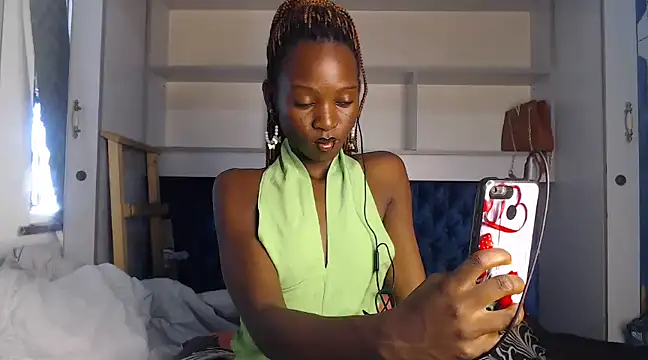 Snapshot of YoungDiva69 chatting on 02/05/25, 08:11 YoungDiva69 online show from 02/05/25, 08:11