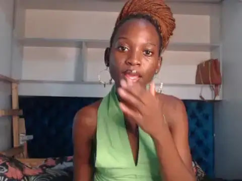 Snapshot of YoungDiva69 chatting on 02/05/25, 12:17 YoungDiva69 online show from 02/05/25, 12:17