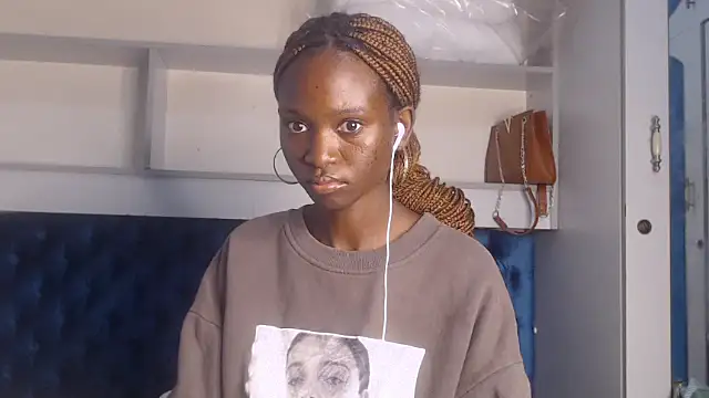 Snapshot of YoungDiva69 chatting on 02/06/25, 11:10 YoungDiva69 online show from 02/06/25, 11:10