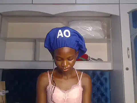 Snapshot of YoungDiva69 chatting on 02/19/25, 12:33 YoungDiva69 online show from 02/19/25, 12:33