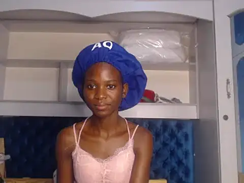 Snapshot of YoungDiva69 chatting on 02/19/25, 03:38 YoungDiva69 online show from 02/19/25, 03:38