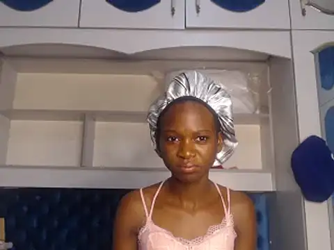 Snapshot of YoungDiva69 chatting on 02/19/25, 08:31 YoungDiva69 online show from 02/19/25, 08:31