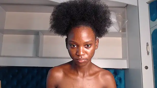 Snapshot of YoungDiva69 chatting on 02/22/25, 07:01 YoungDiva69 online show from 02/22/25, 07:01