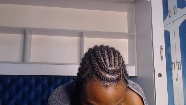 Snapshot of YoungDiva69 chatting on 02/27/25, 04:52 YoungDiva69 online show from 02/27/25, 04:52