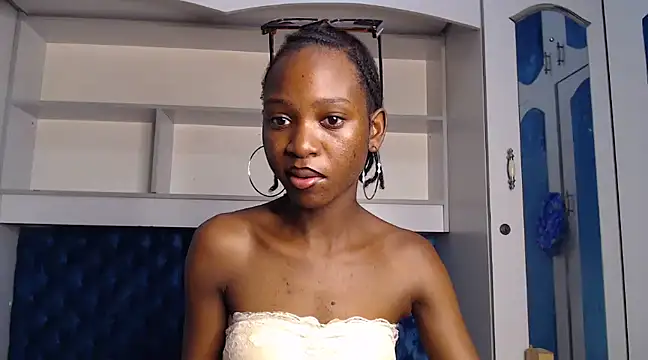 Snapshot of YoungDiva69 chatting on 03/05/25, 06:23 YoungDiva69 online show from 03/05/25, 06:23