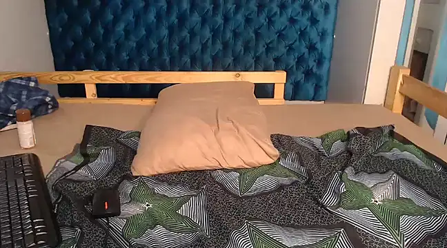 Snapshot of YoungDiva69 chatting on 03/10/25, 06:27 YoungDiva69 online show from 03/10/25, 06:27