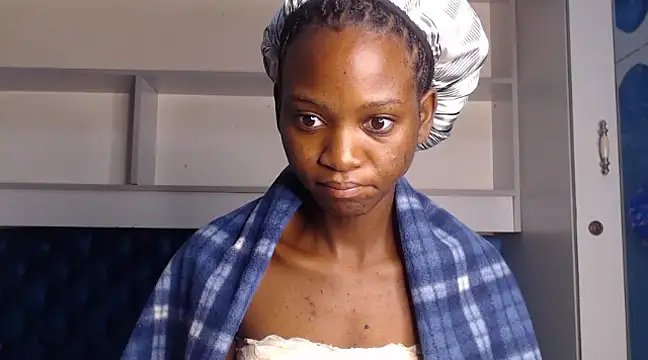 Snapshot of YoungDiva69 chatting on 03/12/25, 03:24 YoungDiva69 online show from 03/12/25, 03:24