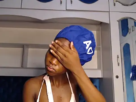 Snapshot of YoungDiva69 chatting on 03/19/25, 12:15 YoungDiva69 online show from 03/19/25, 12:15