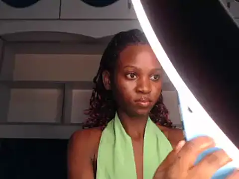 Snapshot of YoungDiva69 chatting on 03/22/25, 08:04 YoungDiva69 online show from 03/22/25, 08:04