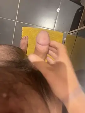 Snapshot of yannusgir33 chatting on 11/25/25, 10:21 yannusgir33 online show from 11/25/25, 10:21