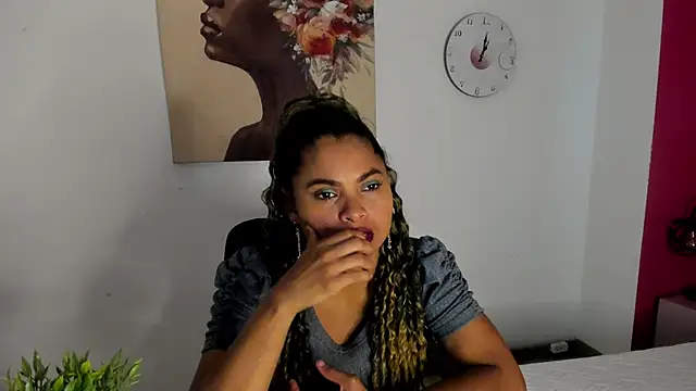 CamiilaReyes online show from 11/21/25, 01:43