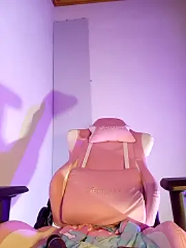 Snapshot of -Nicol chatting on 02/08/25, 10:18 -Nicol online show from 02/08/25, 10:18