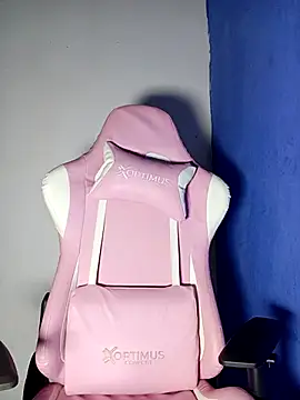 Snapshot of -Nicol chatting on 03/12/25, 10:37 -Nicol online show from 03/12/25, 10:37