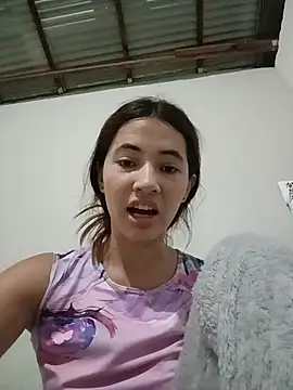 Snapshot of -Nicol chatting on 10/28/25, 10:08 -Nicol online show from 10/28/25, 10:08