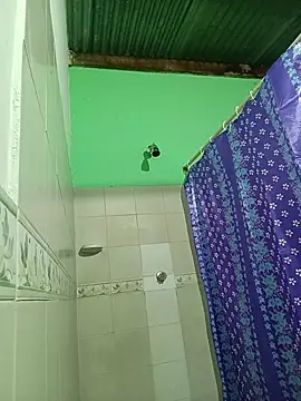 Snapshot of -Nicol chatting on 11/09/25, 10:24 -Nicol online show from 11/09/25, 10:24