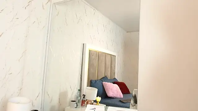 IsabelaWoods online show from 02/21/25, 08:49